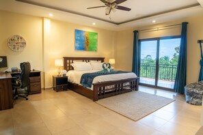 7 soveværelser, pengeskab på værelset, skrivebord, strygejern/strygebræt