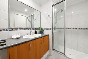 Bathtub
