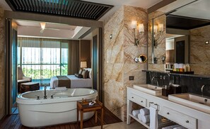 Dusche, Whirlpool, Haartrockner, Handtücher