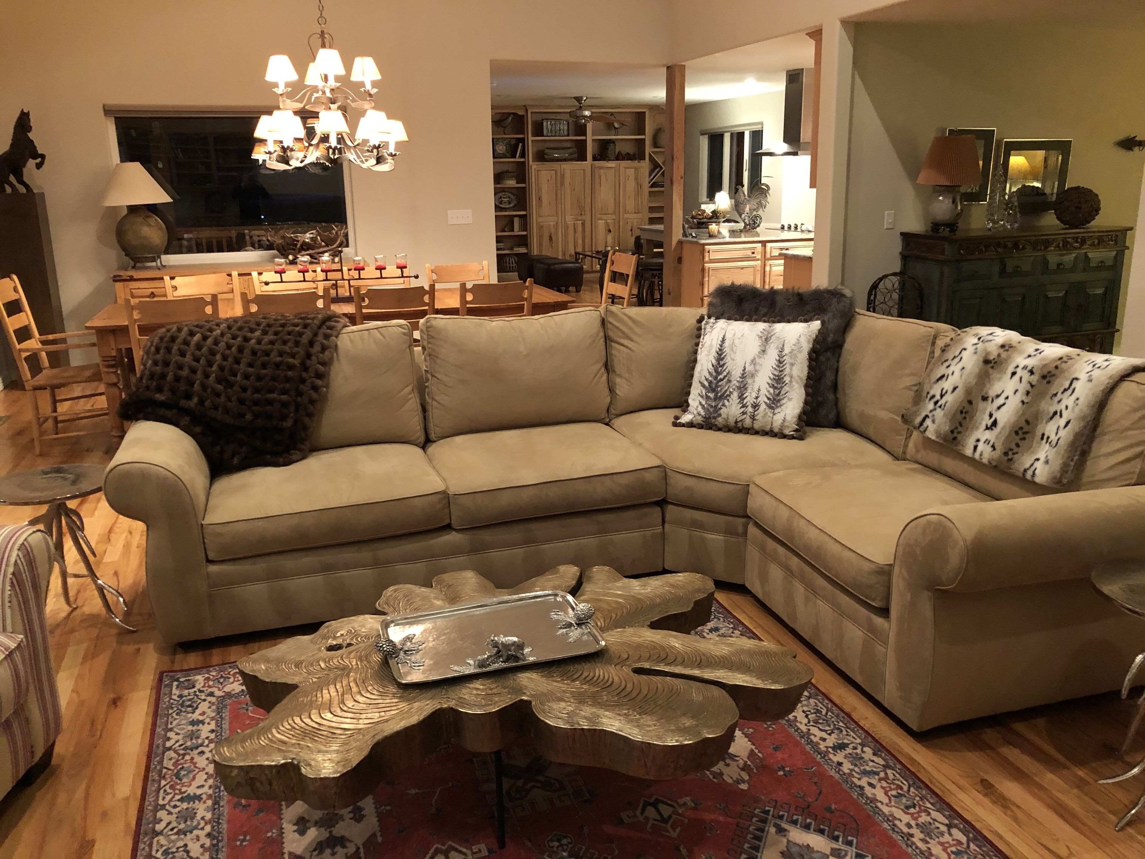 King Chateau - Designer home, desirable neighborhood, incredible mountain view.