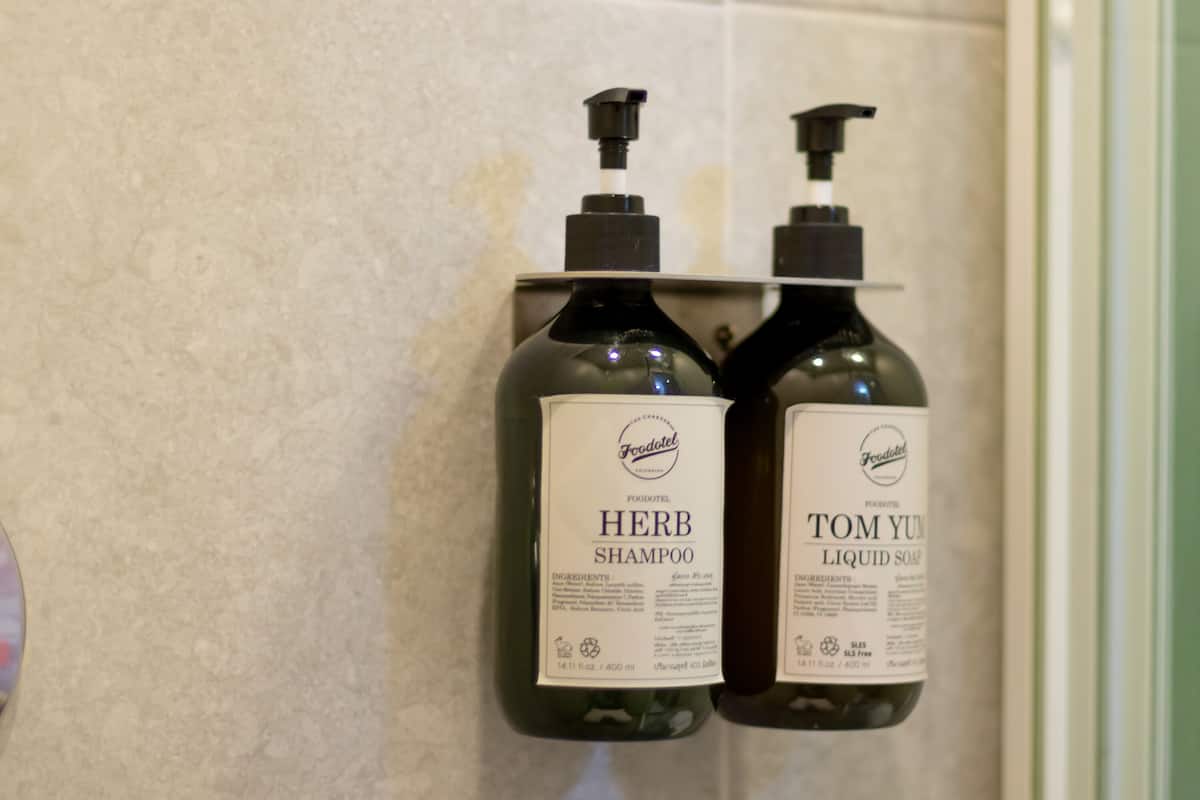 Masa, ücretsiz kablosuz İnternet, çarşaf takımı