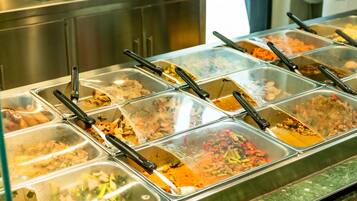 Tägliches einheimisches Frühstück (200 THB pro Person)