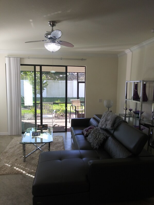 TV - 3mins from Venice Beach 25-30mins away from 7 other beaches. WOW!!! (Venice)