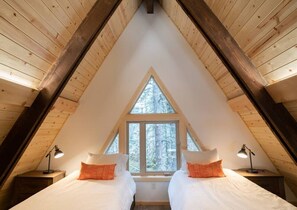 2 Schlafzimmer, Schreibtisch, Bügeleisen/Bügelbrett, Reisekinderbett