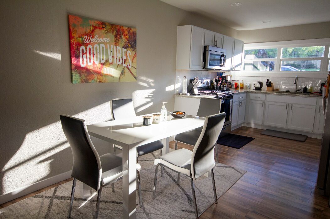 Clean✨ Modern 🍸 Perfect 👌 Getaway 🛩 15 to downtown