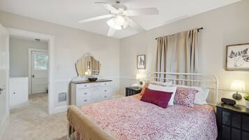 3 camere, una scrivania, ferro/asse da stiro, culla da viaggio