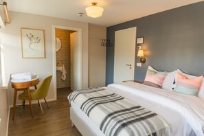 Double Room, Private Bathroom | Premium bedding, blackout drapes, soundproofing, free WiFi - Sóti Lodge (Skagafjörour)