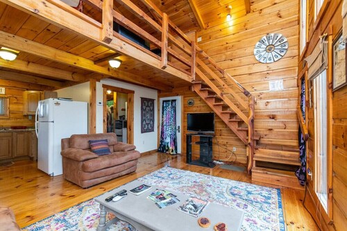 Hot Tub - Hillside Loft - Red River Gorge, KY