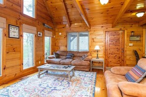 TV - Hot Tub - Hillside Loft - Red River Gorge, KY (Campton)