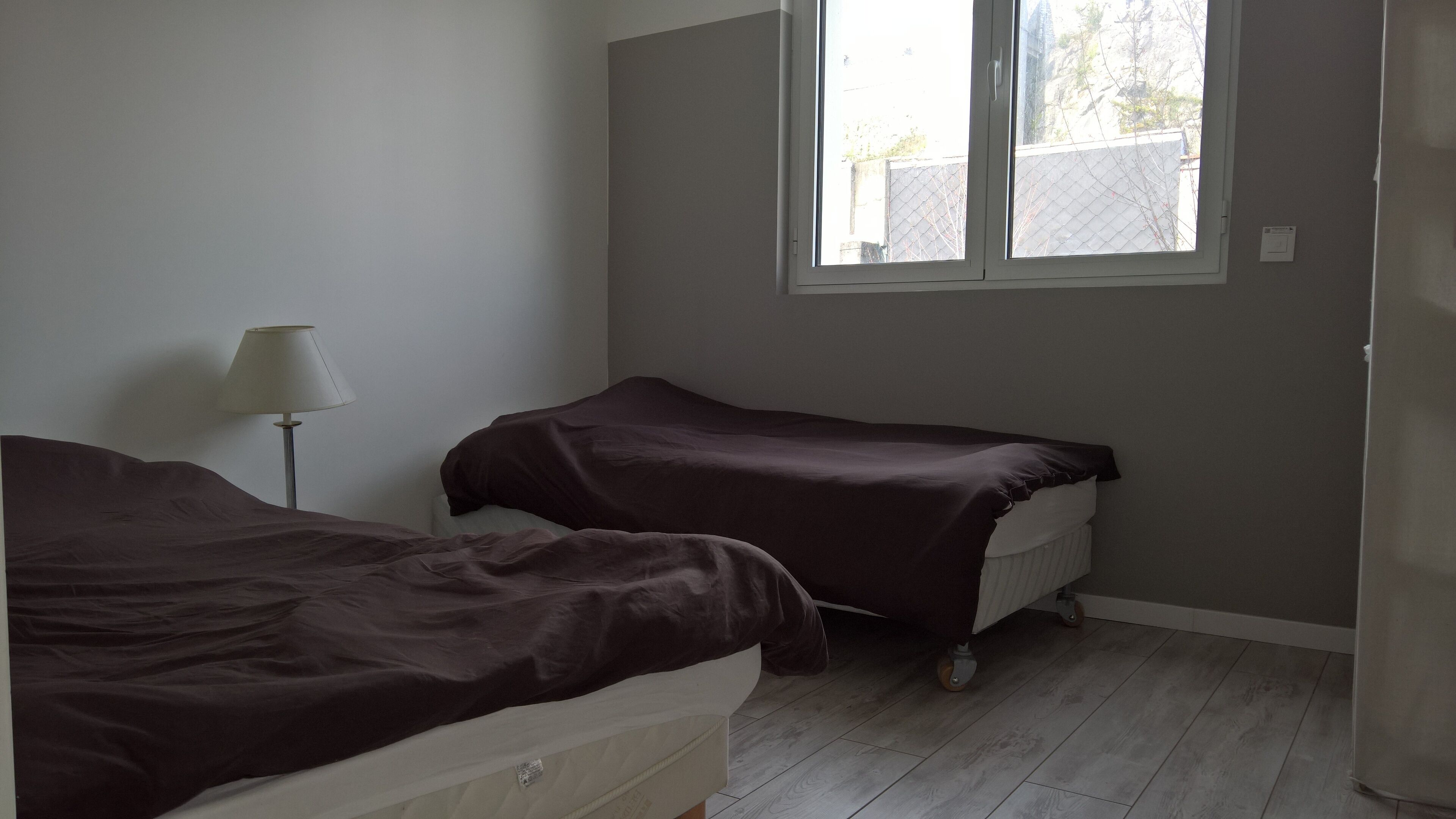 3 makuuhuonetta, silitysrauta/-lauta, ilmainen Wi-Fi, vuodevaatteet