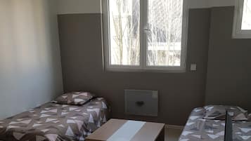 3 chambres, fer et planche à repasser, Wi-Fi gratuit, draps fournis