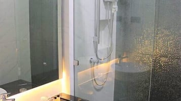 Shower, hydromassage showerhead, hair dryer, towels