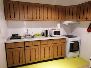 Coffee/tea maker, fridge, microwave, stovetop - Cozy Central II Comfortable, welcoming Studio (Ponta Delgada)