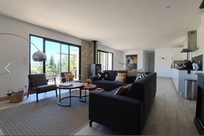 Smart TV, DVD player - Stylish villa in Beaufort with private pool (Beaufort)