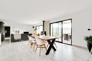 Dining - Stylish villa in Beaufort with private pool (Beaufort)