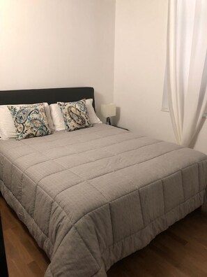 2 makuuhuonetta, silitysrauta/-lauta, Wi-Fi, vuodevaatteet