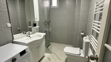 Grand Apartment (2+1) | Bathroom | Shower, rainfall showerhead, slippers, towels