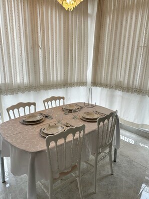 Grand Apartment (2+1) | In-room dining