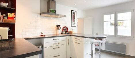 Réfrigérateur, micro-ondes, four, lave-vaisselle