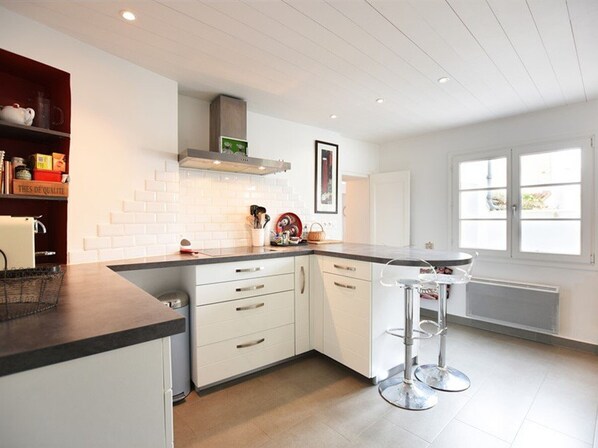 Refrigerador, microondas, horno y lavavajillas 