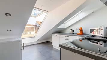 KĂŒhlschrank, Mikrowelle, Ofen, Herdplatte