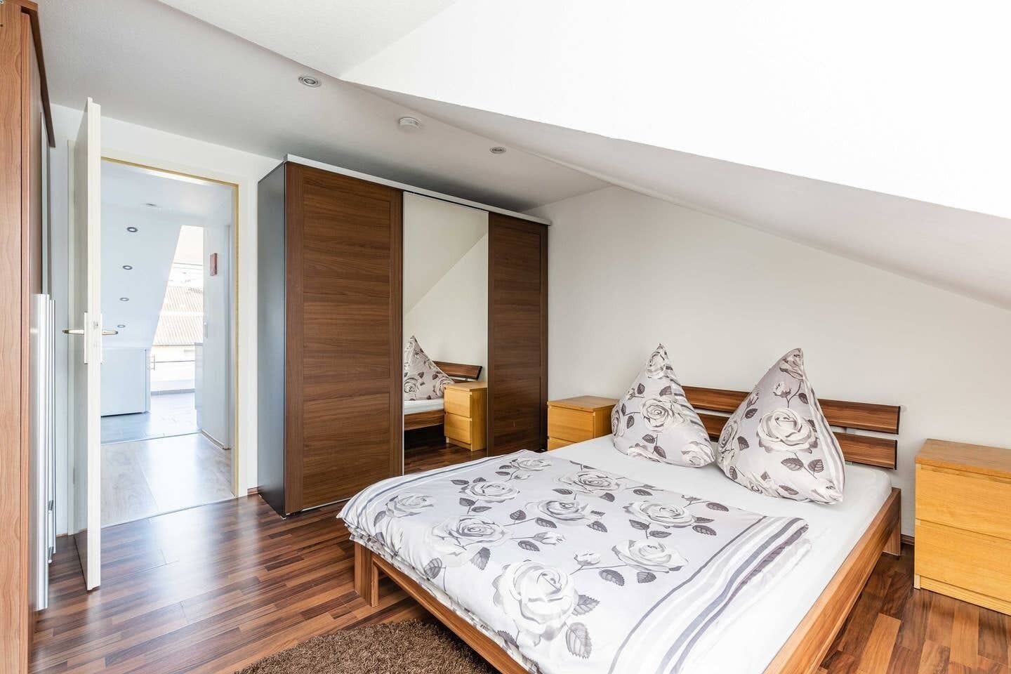 2 多间卧室、办公桌、熨斗/熨衣板、免费 WiFi