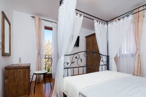 2 bedrooms, in-room safe, desk, iron/ironing board - Villa Aurea, beach vacation home, two double rooms, heated pool, sauna (Čižići)