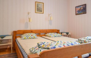 2 bedrooms, bed sheets