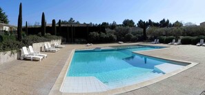 Pool - A Mazet at the foot of the Alpilles (2 stars) (Saint-Rémy-de-Provence)