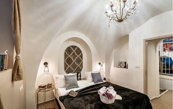 Deluxe Villa, 5 Bedrooms | 5 bedrooms, blackout drapes, iron/ironing board, free cribs/infant beds