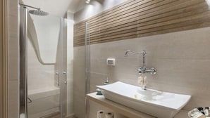 Deluxe villa, 5 slaapkamers | Badkamer