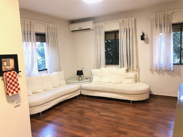 Apartment, 1 Bedroom | Living area