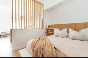 1 室のベッドルーム、デスク、アイロン / アイロン台、WiFi (無料)