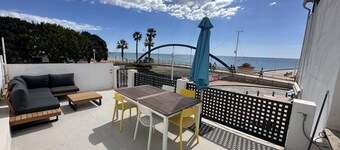 Ronnies Beach House, bonita casa de 2 dormitorios con una gran azotea con excelentes vistas al mar