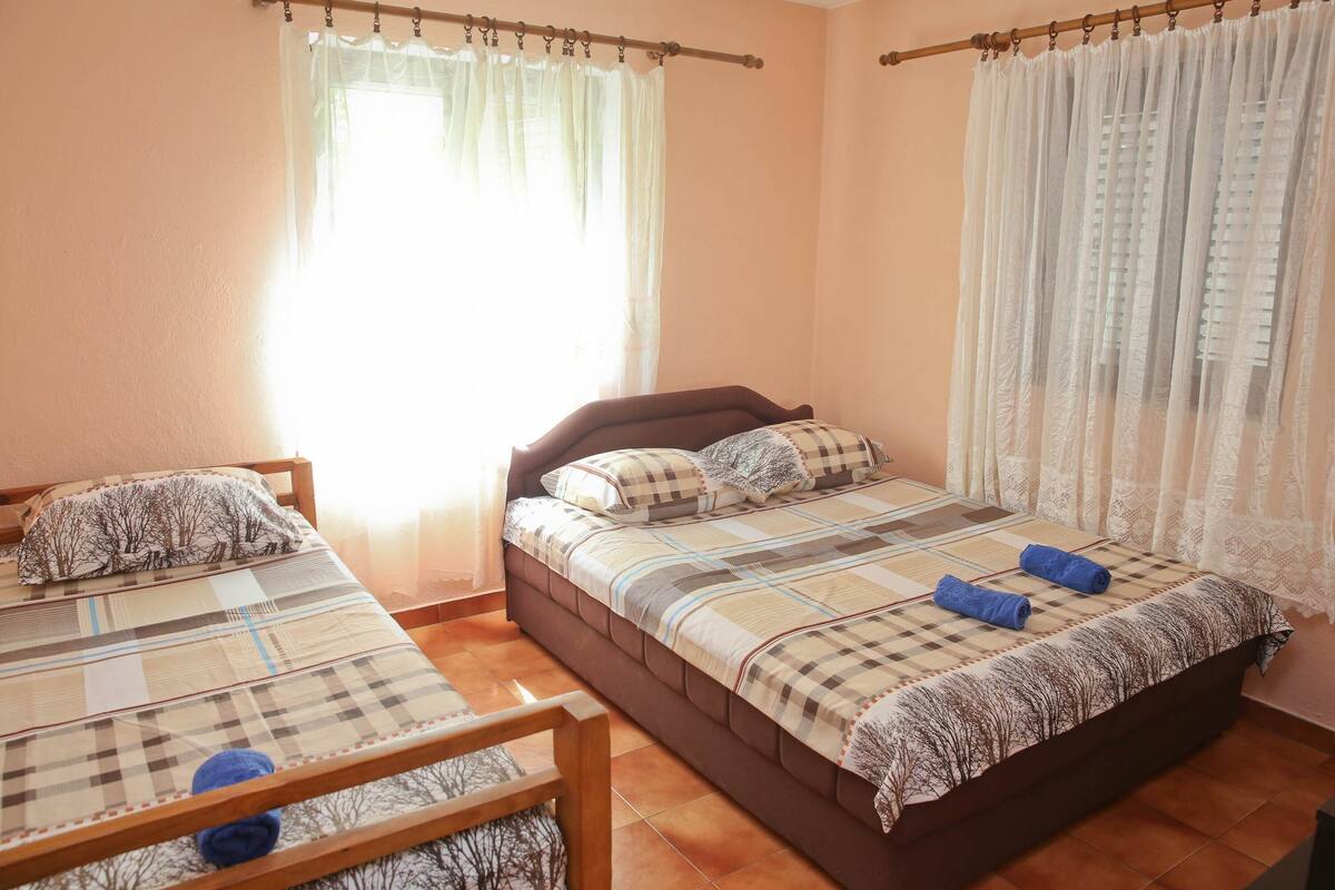 Comfort appartement | Geluiddichte muren, gratis wifi, beddengoed