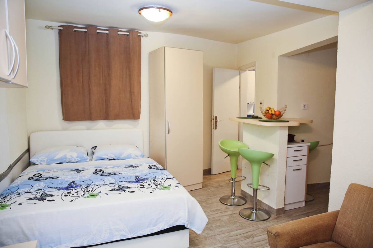 Standaard appartement | Geluiddichte muren, gratis wifi, beddengoed