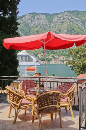 Economy Apartment | Terrace/patio