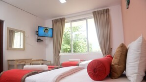 Deluxe Double or Twin Room | Desk, laptop workspace, soundproofing, iron/ironing board (on request) - The Edgware Inn (Nuwara Eliya)