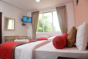 Deluxe Double or Twin Room | Individually decorated, individually furnished, desk, laptop workspace