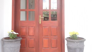 Front of property - The Edgware Inn (Nuwara Eliya)