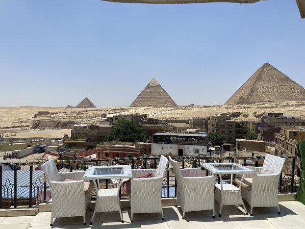 Terrace/patio - Golden Pyramids Inn (Giza)