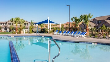 Casa adosada, 3 habitaciones | Piscina | Una piscina climatizada