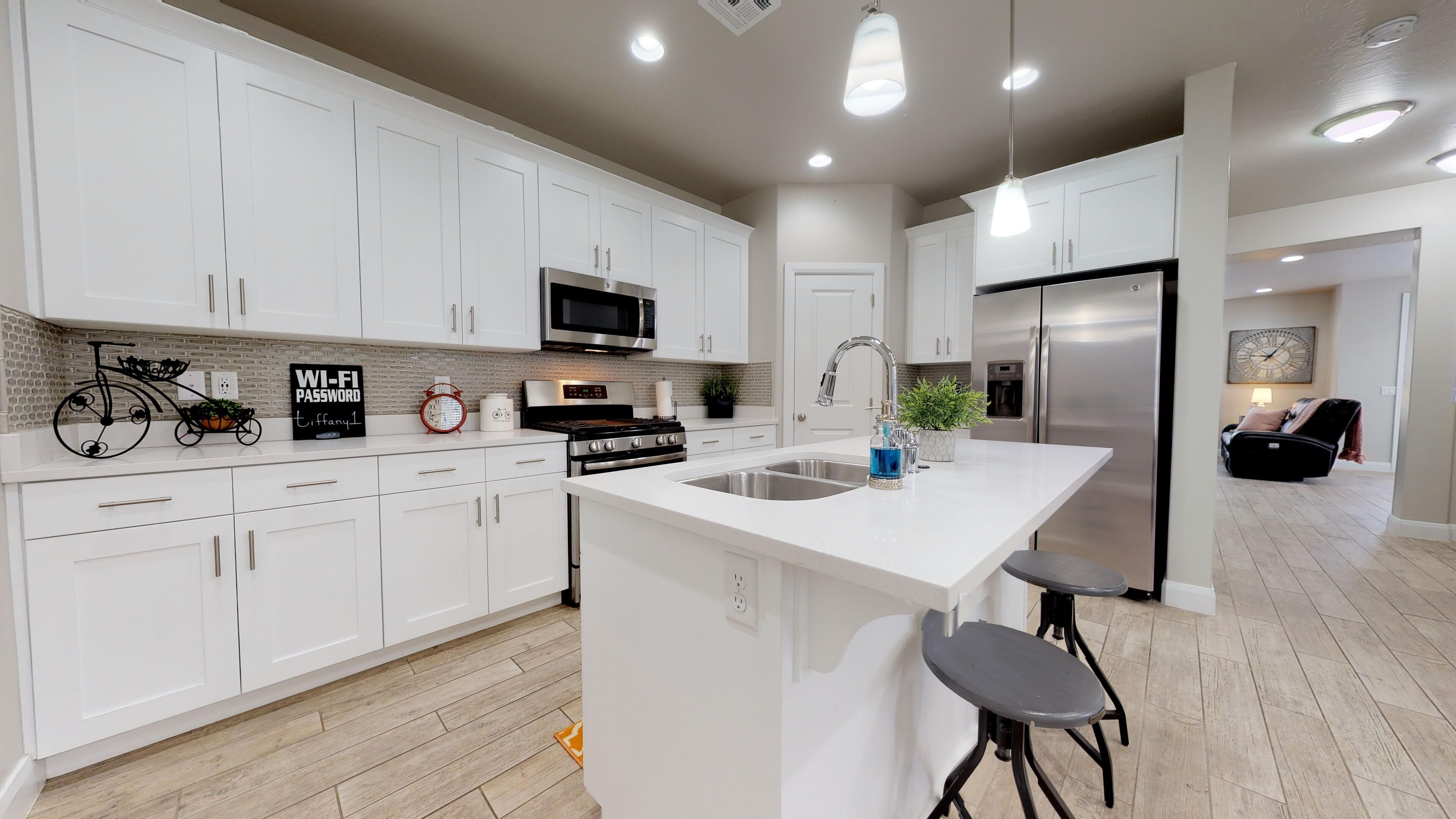 Townhome, 3 Bedrooms | Private kitchen | Fridge, oven, coffee/tea maker, toaster