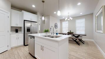 Townhome, 3 Bedrooms | Private kitchen | Fridge, oven, coffee/tea maker, toaster