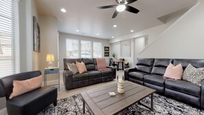 Townhome, 3 Bedrooms | Living room | Flat-screen TV