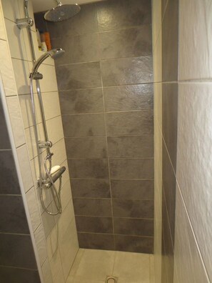 Een douche, een haardroger
