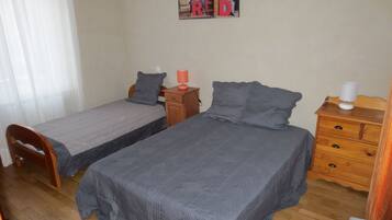 2 Schlafzimmer, Reisekinderbett, WLAN