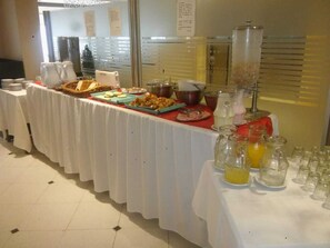 Free daily buffet breakfast - Hotel Embajador (Tucuman)