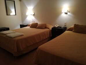 Kamar Triple Klasik | Brankas, tirai kedap cahaya, Wi-Fi gratis, dan seprai linen