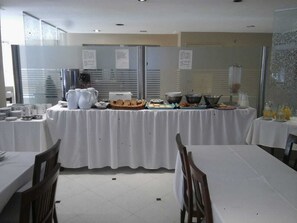 Free daily buffet breakfast